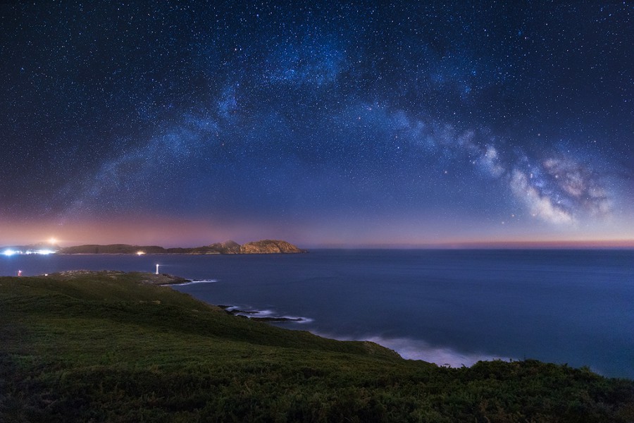 Cae la Noche en la Costa da Vela